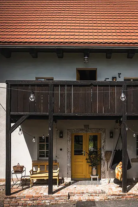 Wietorówka i widok na drzwi wejściowe
